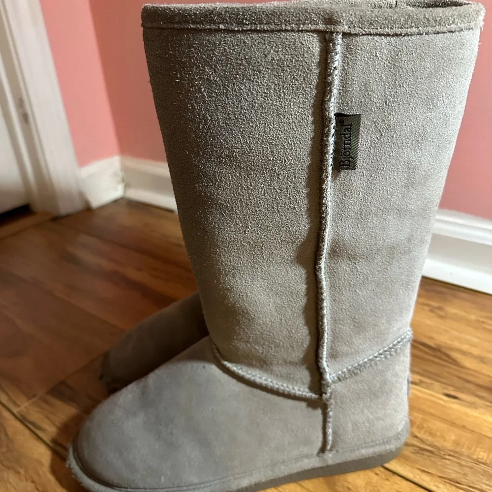 Gray boots - Picture 3 of 5